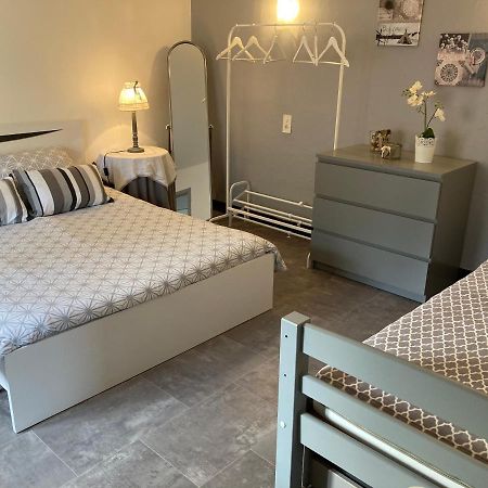 Le Beffroi Bed & Breakfast Мийо Стая снимка